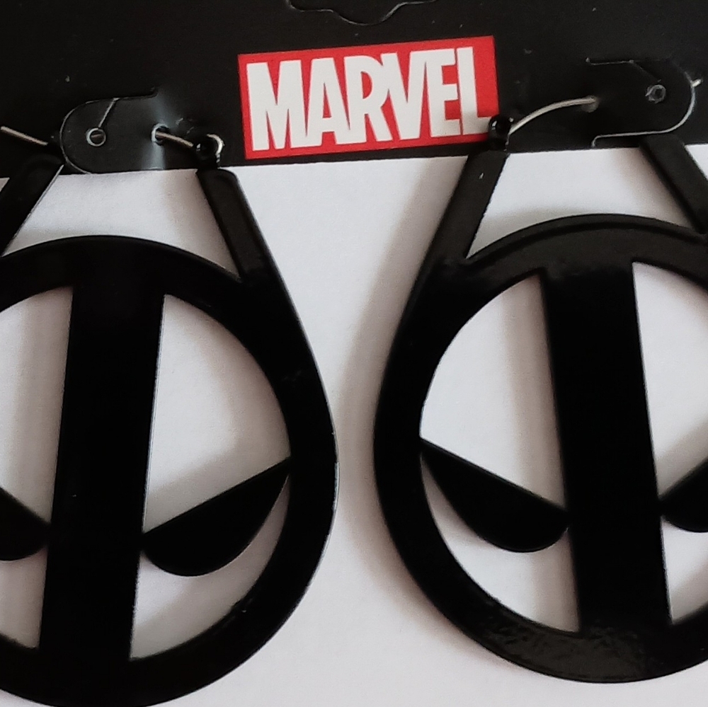 Marvel Comics Deadpool Large Heavy Dangling Hanger Earrings New NOS MIP 2022